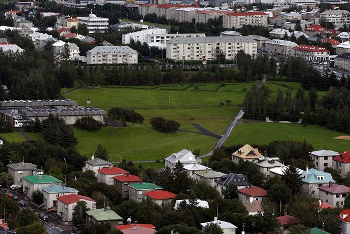 Í endurnýjunardrögunum felast meðal annars hugmyndir um rósagarð, hlaupahring og buslutjörn.
 fréttablaðið/stefán