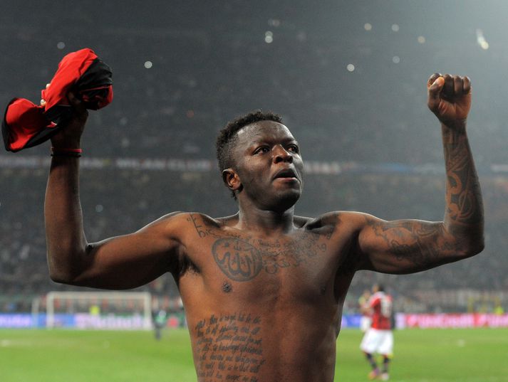 Muntari fagnar marki sínu í kvöld.