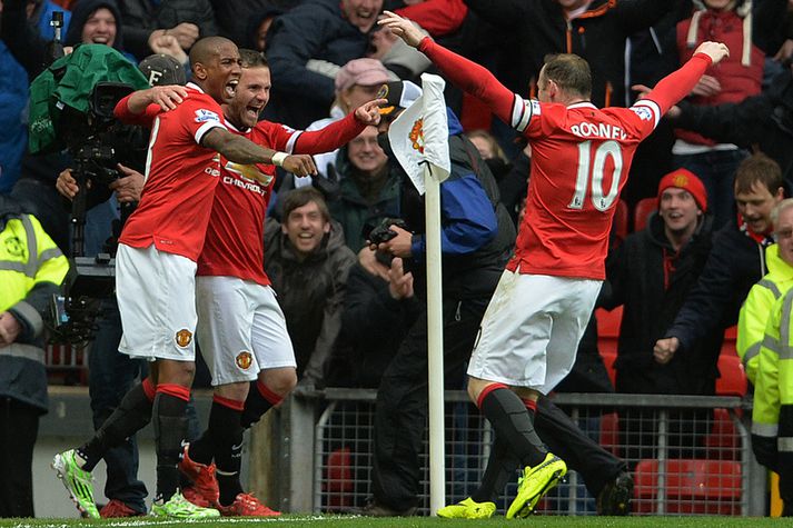 Leikmenn Manchester United fagna marki á móti City.