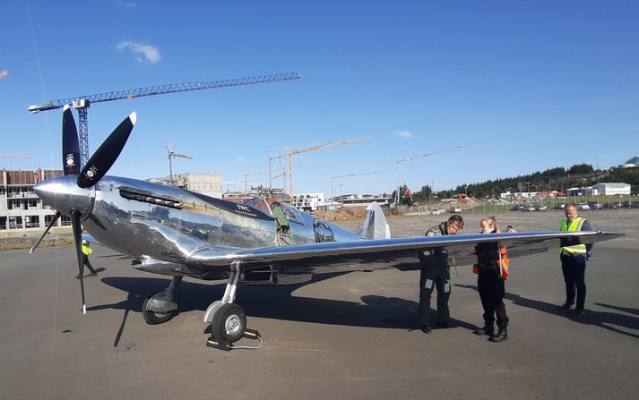 Spitfire-vélin á Reykjavíkurflugvelli í dag.