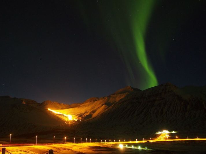 Fallegt veður er á Siglufirði í dag, eins og víða annars staðar. Talsvert frost og heiðskírt.