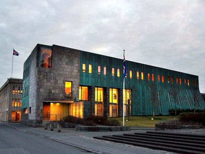 Hæstiréttur Íslands. Afar sjaldgæft að dómar séu ekki kveðnir upp þegar þeir eru komnir á dagskrá, segir skrifstofustjóri Hæstaréttar.