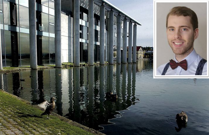 Árásin átti sér stað fyrir utan Ráðhús Reykjavíkur í gærkvöldi. Kristófer Már óskar eftir vitnum af atburðarásinni.