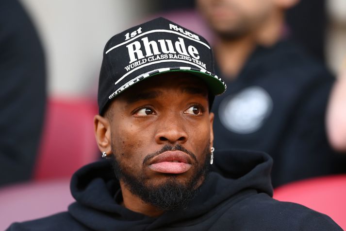 Ivan Toney situr nú af sér bann vegna brota á veðmálareglum enska knattspyrnusambandsins.