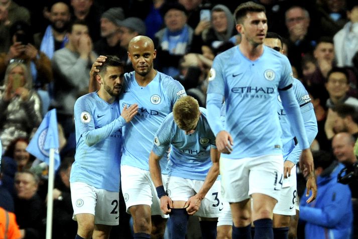 Vincent Kompany hefur unnið marga titla með Manchester City og sigurmark hans í gær fór langt með því að færa félaginu einn í viðbót.