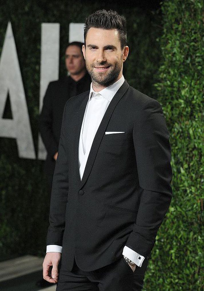 Adam Levine þakkaði Jennifer Love Hewitt falleg orð í sinn garð.