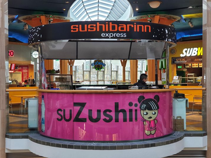 Sushibarinn express stendur á miðju Stjörnutorgi.