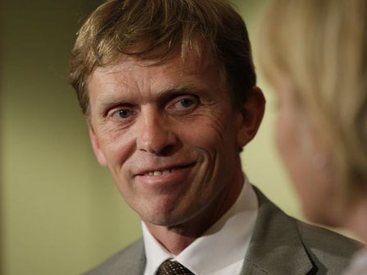 Húsasmíðameistarinn Óskar Bergsson er sakaður um að hafa beitt pólitískum þunga í málinu.