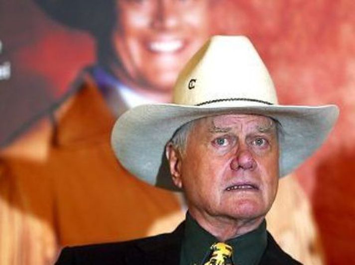 Spenntur fyrir Íslandi Larry Hagman langar að koma til Íslands og veiða lax.