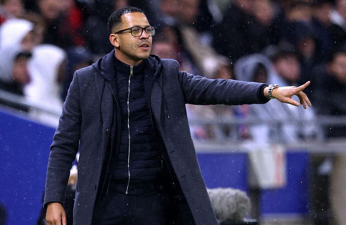 Liam Rosenior á hliðarlínunni í leik Strasbourg gegn Lyon. 