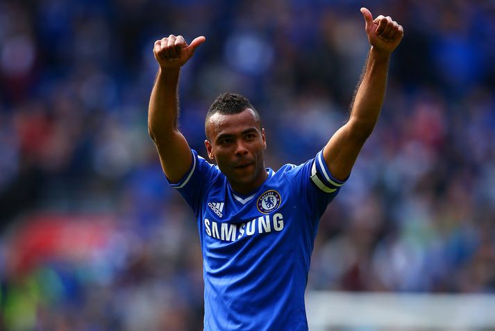 Ashley Cole bar fyriliðabandið í lokaleik Chelsea á tímabilinu.