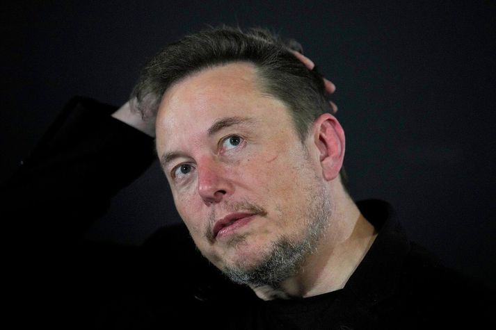 Elon Musk er töluvert fátækari í kvöld en hann var í morgun.