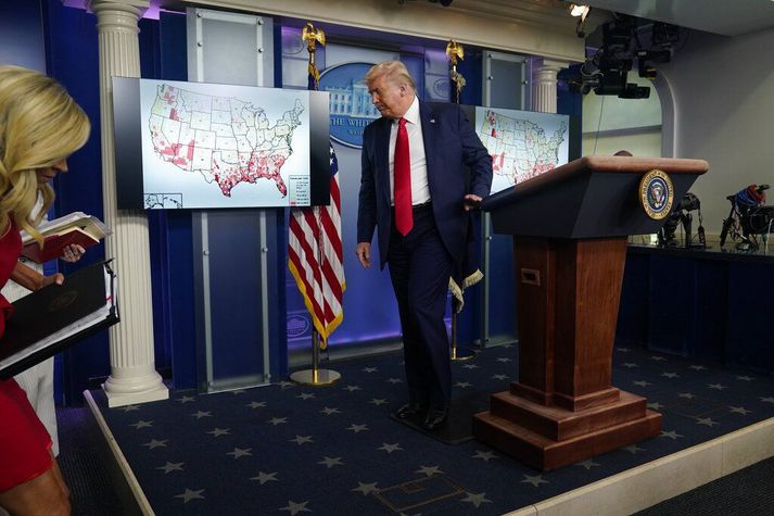 Trump forseti virðist undirbúa meiriháttar aðgerðir með tilskipunum í málefnum sem honum hefur ekki tekist að fá þingið til fallast á. Hvíta húsið telur að nýlegur hæstaréttarúrskurður veiti honum þann rétt. Ólíklegt er að Hæstiréttur tæki afstöðu til lögmætis þess fyrir kosningar í haust.