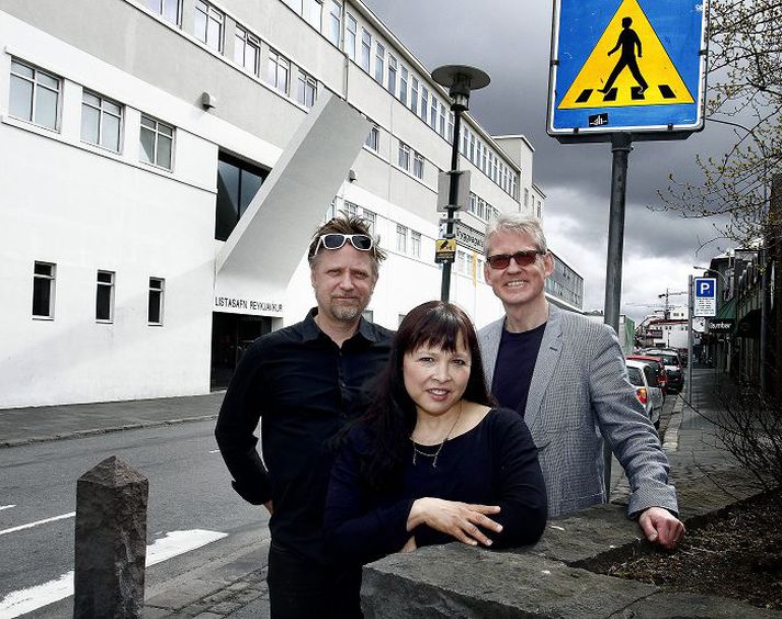 Magnús Sigurðarson, Kathy Clark og Hafþór Yngvason við Hafnarhúsið.