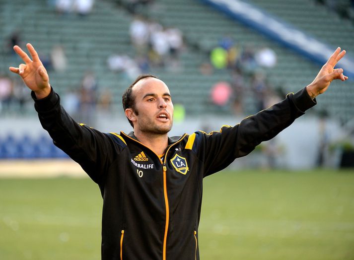 Landon fagnar markametinu eftir leik.