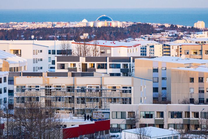 Eldurinn kom upp í íbúð á fyrstu hæð fjölbýlishúss.