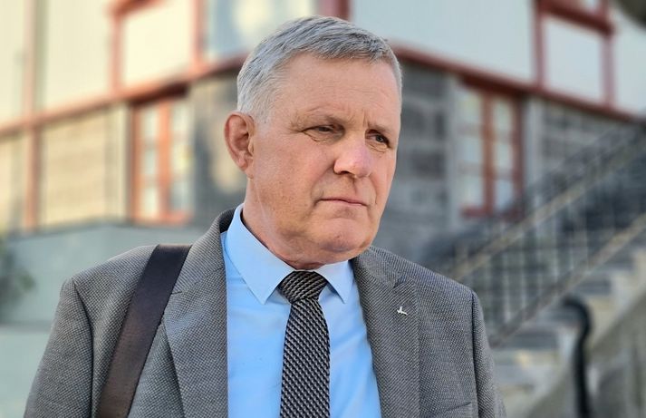 Jón Gunnarsson dómsmálaráðherra segir nauðsynlegt að koma í veg fyrir misnotkun verndarkerfisins en á sama tíma auðvelda fólki utan Evrópska efnahagssvæðisins að koma til Íslands að vinna.