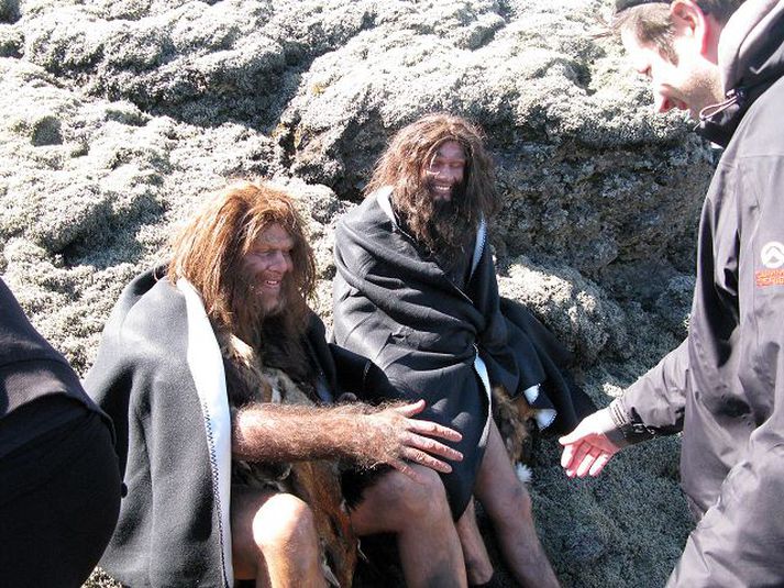 ólafur darri og atli rafn sem frummenn Auglýsingin fjallar um það þegar frummaðurinn kemst í snertingu við hátæknina.