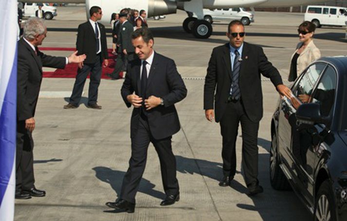 Sarkozy á heimleið.