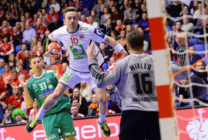 Tvedten stekkur inn úr horninu í leik gegn Ungverjalandi á EM í Danmörku í janúar.