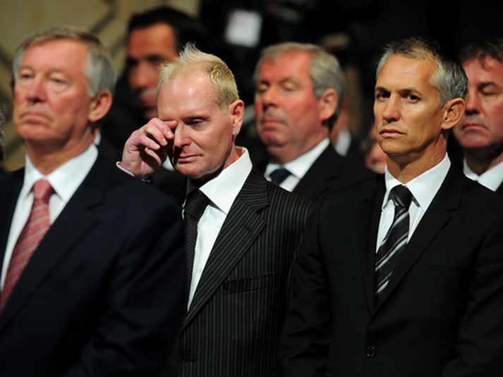 Paul Gascoigne táraðist. Hér er hann milli Alex Ferguson og Gary Lineker.
