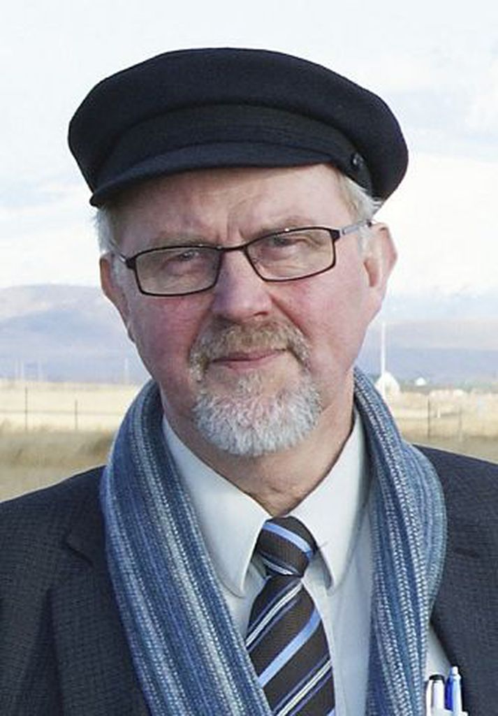 Jón Bjarnason sjávarútvegs- og landbúnaðarráðherra hefur legið undir ámæli vegna ákvörðunar sinnar um að gefa veiðar á úthafsrækju frjálsar.