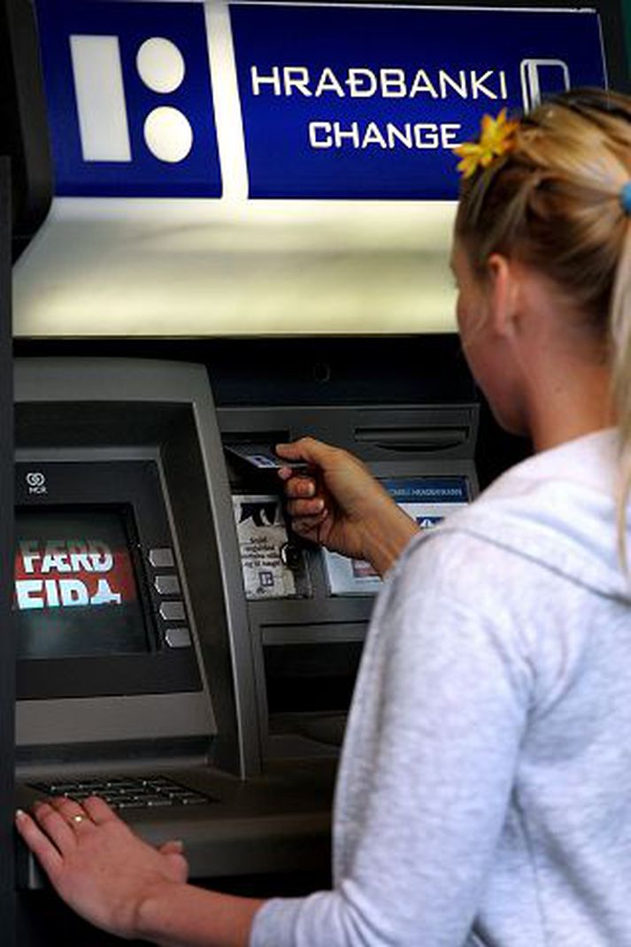 Í hraðbankanum Í nýrri skýrslu Moody's segir að draga myndi úr fjármálalegri áhættu ríkisins ef einhver bankanna drægi úr starfsemi sinni erlendis eða flytti höfðustöðvar sínar úr landi. 