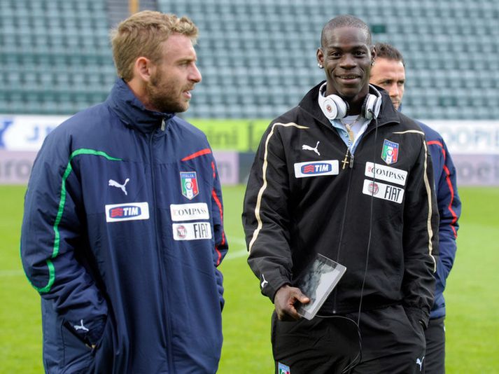 Mario Balotelli med ipad-inn sinn.