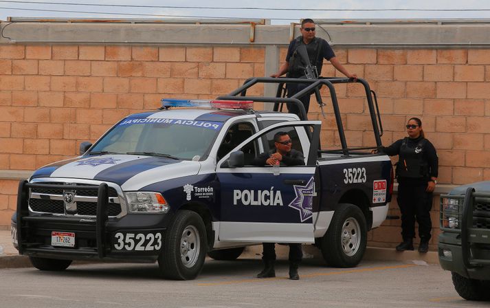 Mexíkóska lögreglan vinnur nú með bandarísku fíkniefnalögreglunni að því að knésetja einn aldræmdasta eiturlyfjabarón síðari ára.