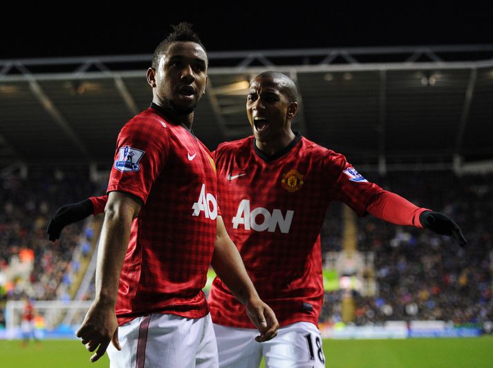Anderson fagnar marki ásamt Ashley Young.
