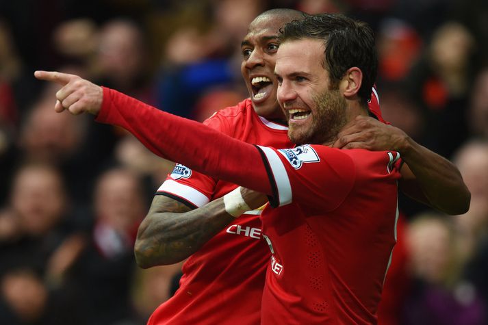 Juan Mata og Ashley Young.