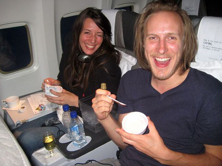 Andy Laplant og Jessica Larrabee, meðlimir hljómsveitarinnar She Keeps Bees, voru yfir sig hrifin af skyrinu í fluginu til Íslands.