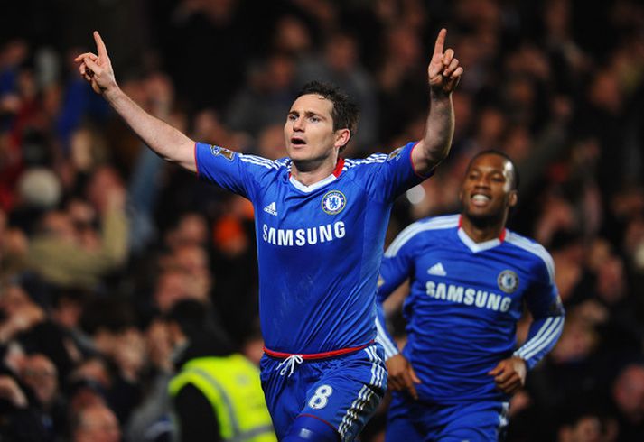 Frank Lampard fagnar sigurmarki sínu í kvöld.