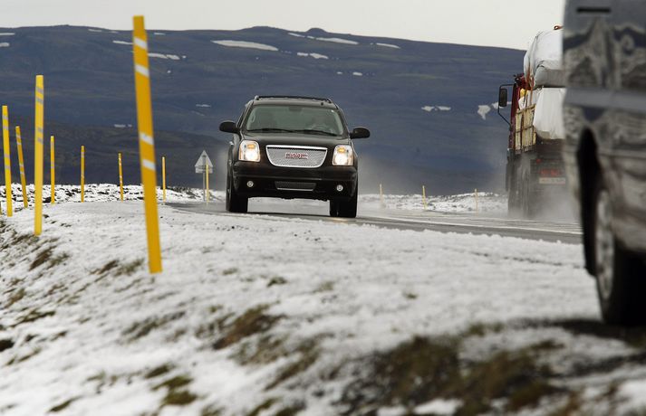 Snjóþekja var á Steingrímsfjarðarheiði og Öxnadalsheiði í morgun. Mynd er úr safni.