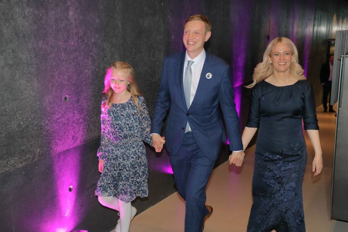 Halla Hrund og Kristján Freyr ásamt Hildi Kristínu dóttur þeirra í Hörpu í kvöld.
