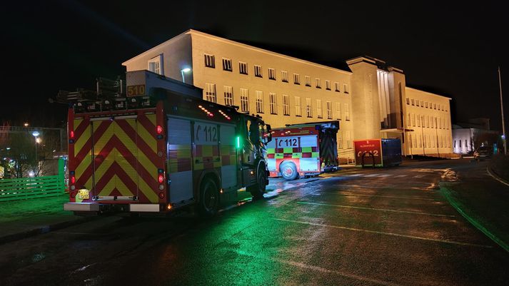 Vinna hefur staðið yfir á vettvangi frá því klukkan eitt í nótt.