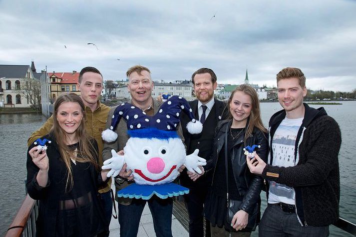 Borgarstjóri hafði að sögn áhyggjur af því að álfurinn kæmist ekki fyrir á mælaborðinu.
