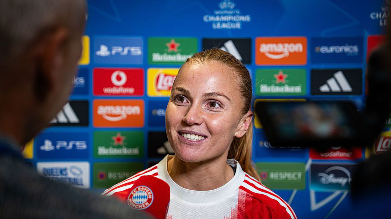 Glódís spilar tíma­móta­leik á Old Traf­ford: „Þetta verður mjög sér­stakt kvöld“