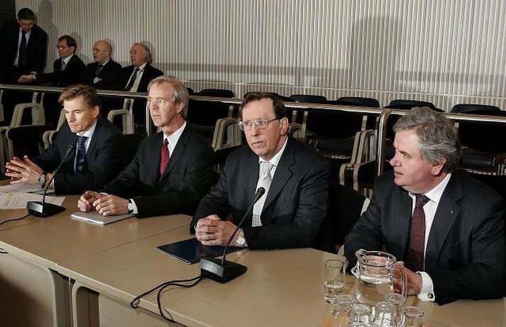 Bankastjórn Seðlabankans ásamt aðalhagfræðingi. Mynd/ GVA