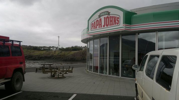 Geirabakarí hefur verið breytt í Papa Johns pizzastaðinn.