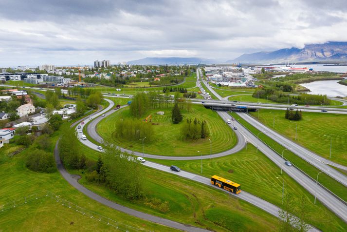 Nýverið var greint frá því að Sigurður Ingi Jóhannsson samgönguráðherra hefði kynnt hugmyndir um að veggjöld á helstu stofnæðum höfuðborgarsvæðisins yrðu tekin upp til að fjármagna samgönguframkvæmdir á svæðinu.