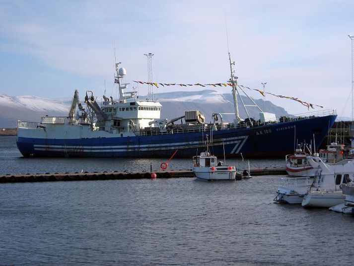 Víkingur í höfn Þessi gamli barkur nýtist vel sem fyrr.