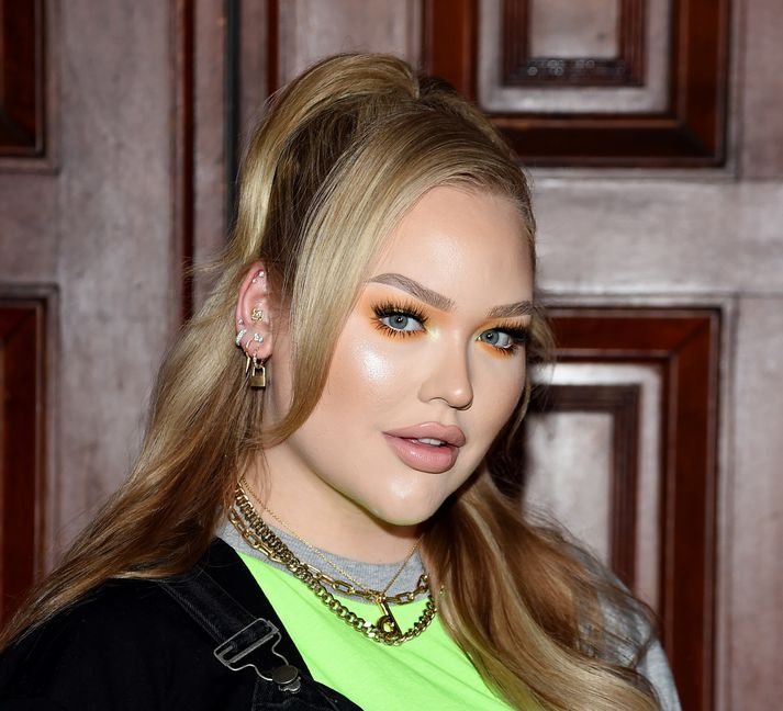 Nikkie de Jager, betur þekkt sem NikkieTutorials, heldur úti gríðarvinsælli YouTube-rás þar sem hún birtir förðunarmyndbönd af ýmsum toga.