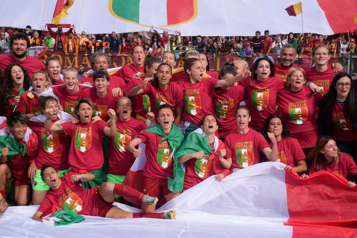 Úlfynjurnar í Roma fögnuðu ítalska meistaratitlinum í fyrsta sinn um helgina.