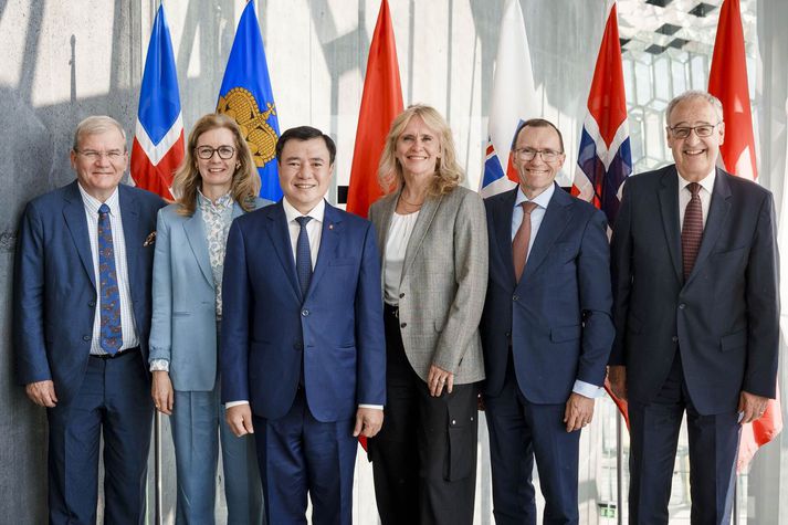 Þorgerður Katrín Gunnarsdóttir utanríkisráðherra ásamt Kurt Jager, framkvæmdastjóra EFTA, Sabine Monauni, utanríkisráðherra Lichtenstein, Nguyen Sinh Nhat Tan, iðnaðarráðherra Víetnam, Espen Barth Eide, utanríkisráðherra Noregs, og Guy Parmelin, forseta Sviss.
