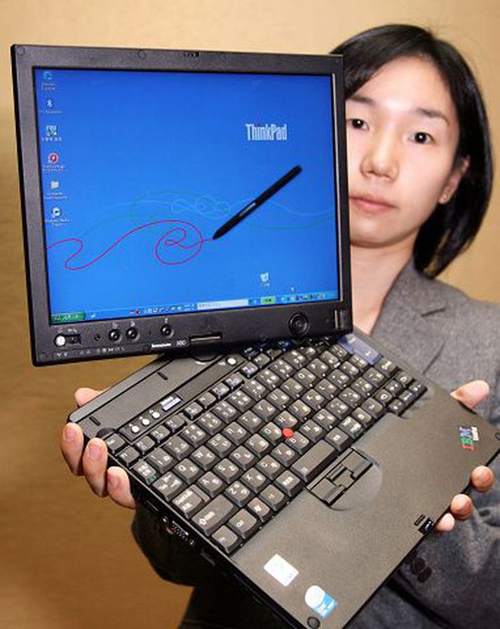 Kínverski fartölvuframleiðandinn Lenovo hefur innkallað rúmlega 200.000 rafhlöður í fartölvum fyrirtækisins.