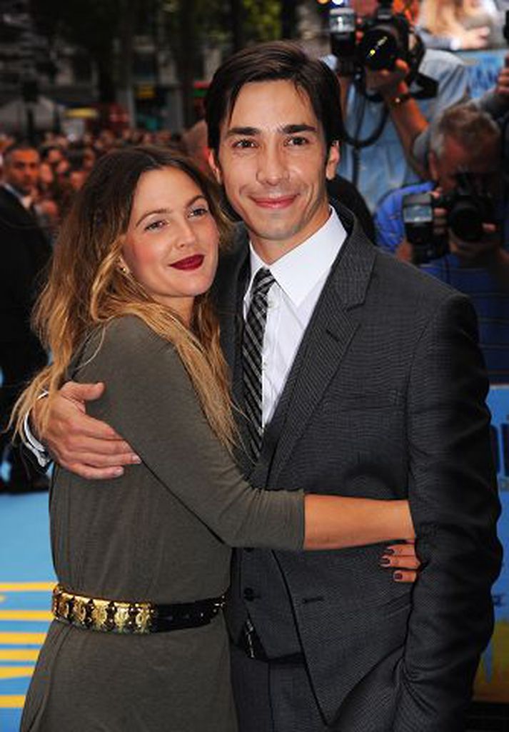 Drew Barrymore var reið út í blaðamann sem spurði of mikið um æsku hennar. Hér er Barrymore ásamt kærasta sínum, Justin Long.
nordicphotos/getty