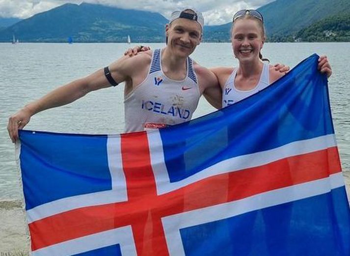   Andrea Kolbeinsdóttir og Sigurjón Ernir Sturluson fagna góðum degi eftir hlaupið.