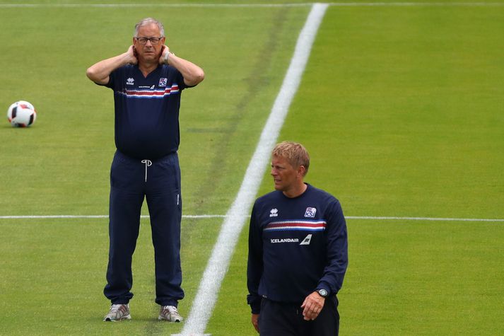 Lars Lagerbäck og Heimir Hallgrimsson á æfingu með íslenska landsliðinu.