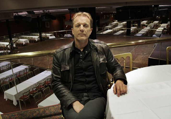 Jóhannes Bachmann Markaðsstjóri Broadway frumsýnir sýningu með Magga Kjartans á morgun. Hann vill endurvekja gömlu stemninguna þegar fólk fór á sjóv og á dansleik á eftir.
Fréttablaðið/GVA